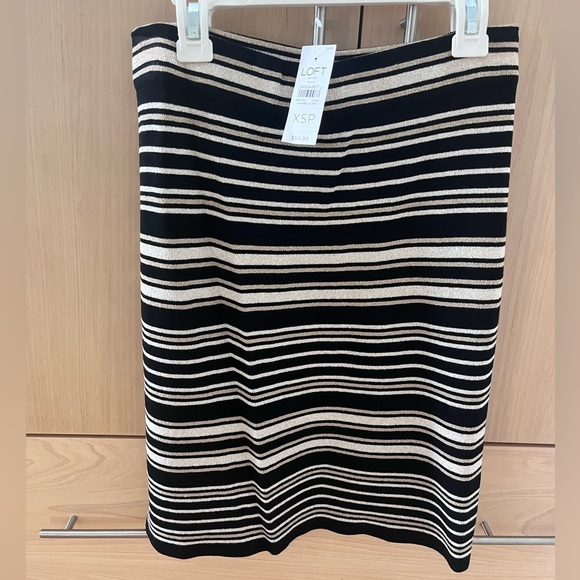 LOFT Dresses & Skirts - LOFT stretchy pencil skirt NWT